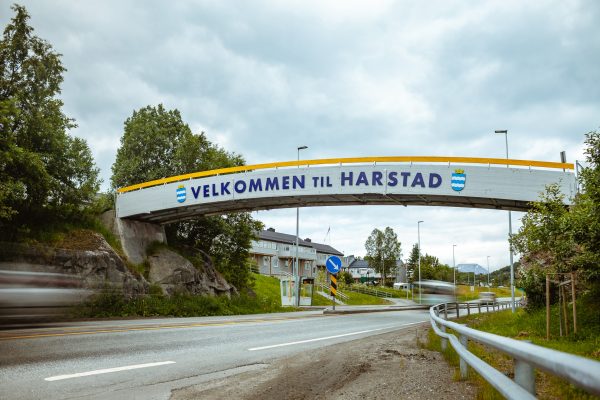 Velkommen til Harstad skilt